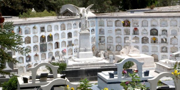 Cementerio General de La Apacheta de Arequipa (1833-2022)